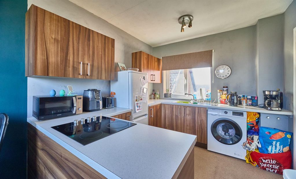 Property photo 2 of 11 Kitchen/Diner