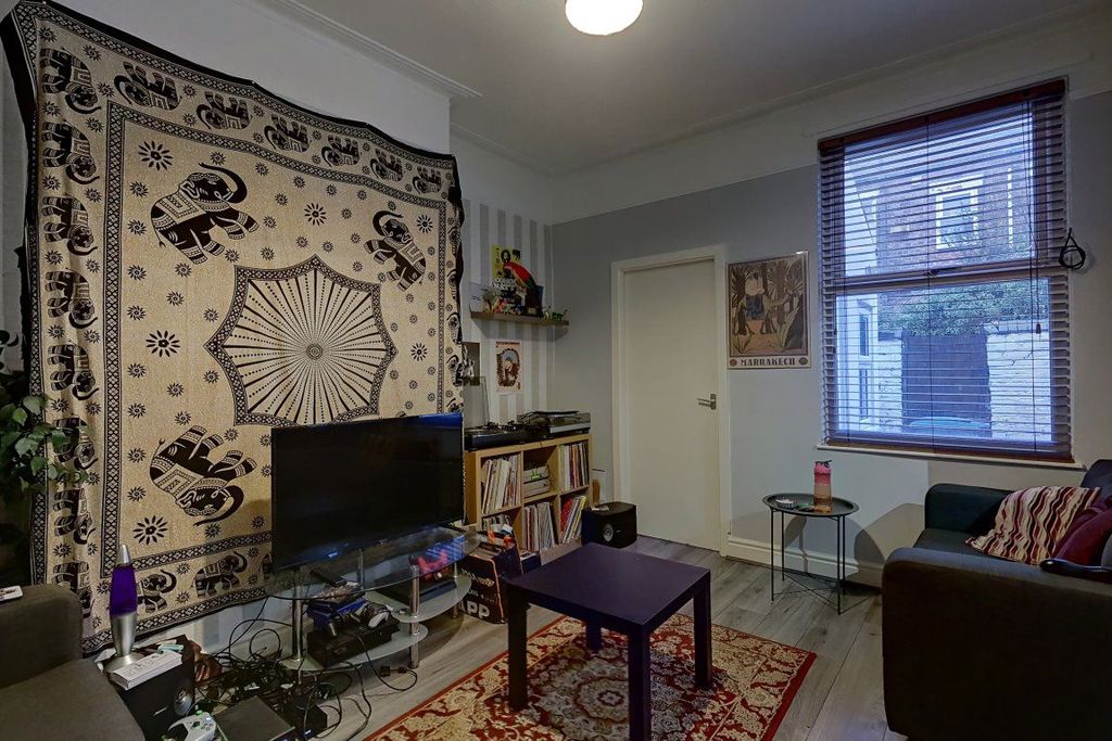 Property photo 3 of 33