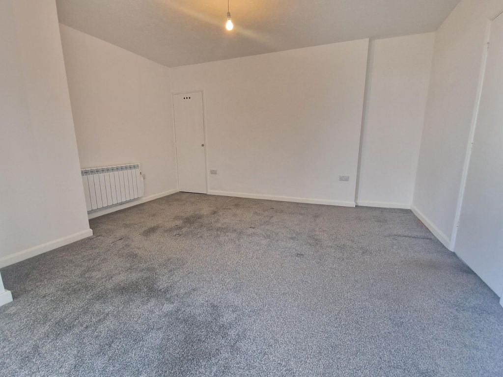 Property photo 3 of 6 Picture No. 10