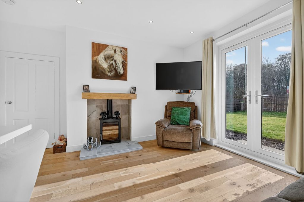 Property photo 3 of 27