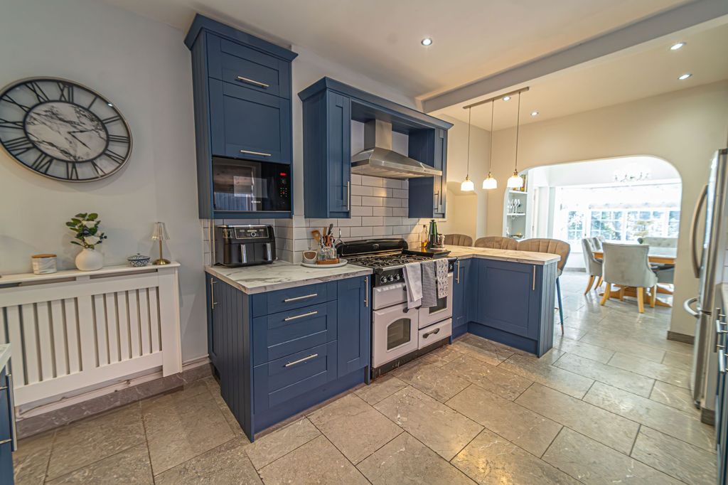 Property photo 2 of 52
