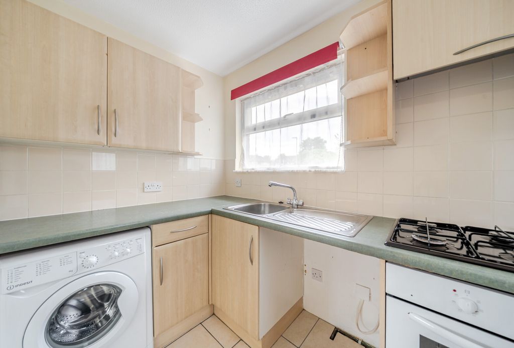 Property photo 2 of 16 1326520-13-687915...