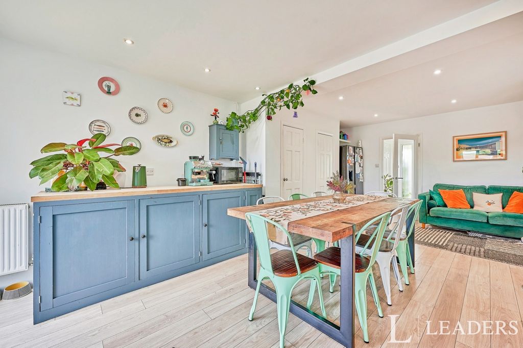 Property photo 3 of 27 Pbox-Img.Jpg