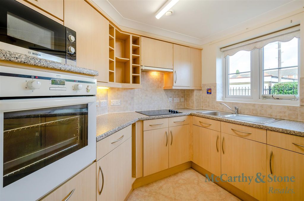 Property photo 3 of 22 8706700-Interior14.Jpg