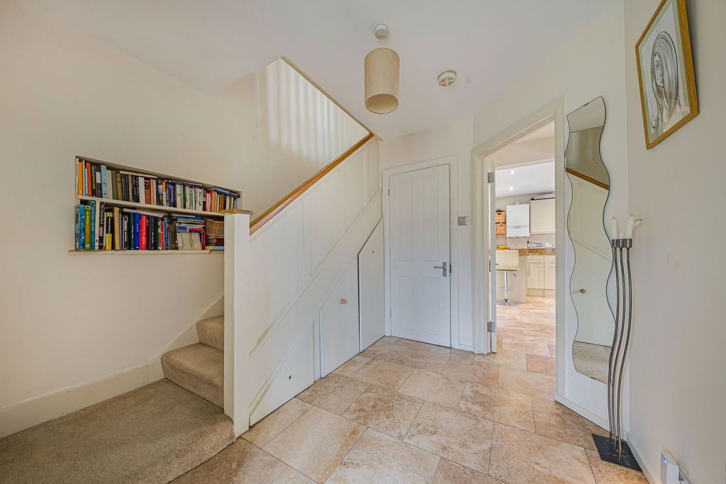 Property photo 2 of 31