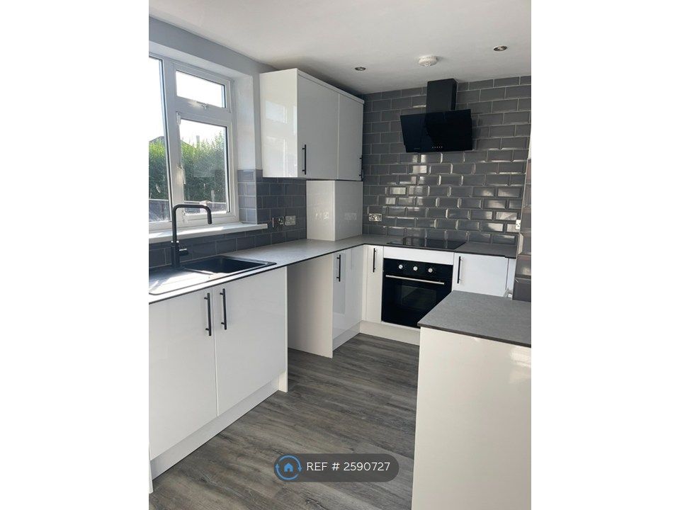 Property photo 2 of 13 Kitchen