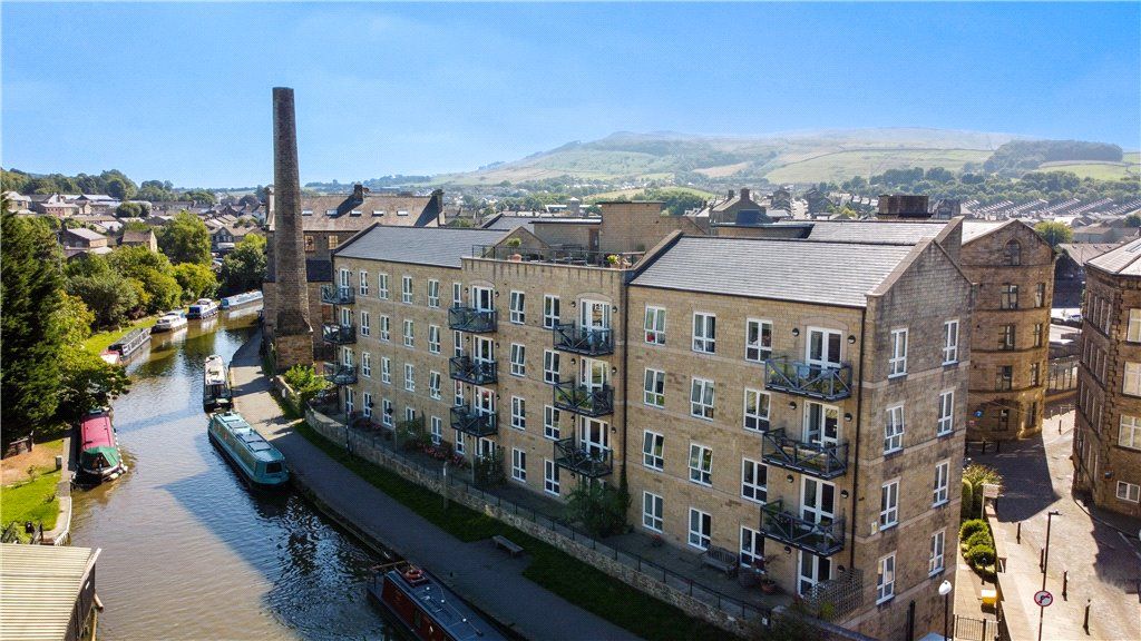 Property photo 1 of 13 Canal