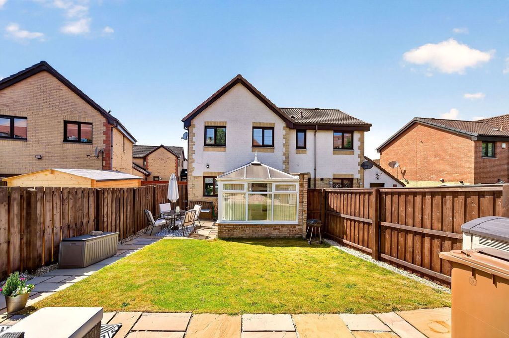 Property photo 2 of 35 Rear Garden