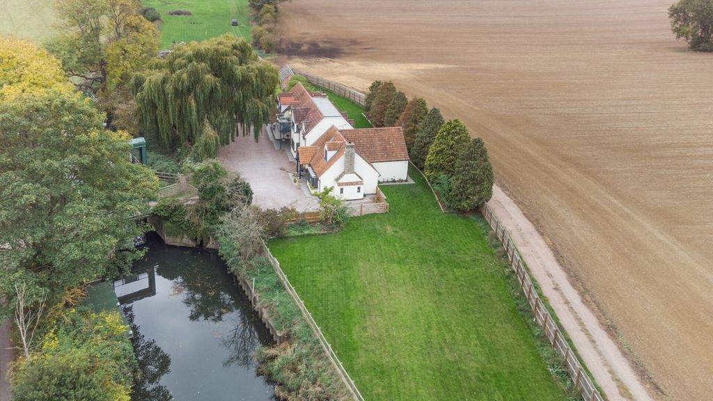 Property photo 2 of 48