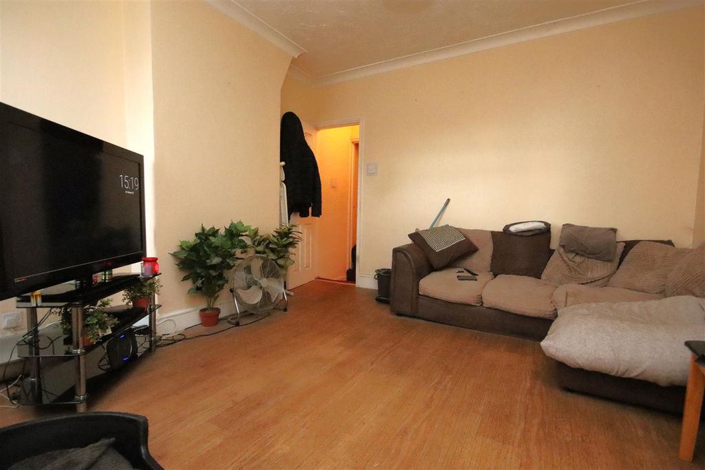 Property photo 3 of 8 Img_1069.Jpg