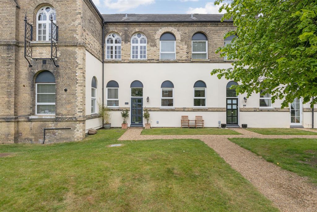 Property photo 2 of 26