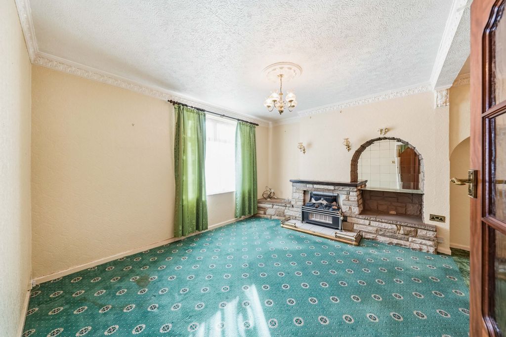 Property photo 2 of 23 7d5408d715B24d54Acbba9c5Fa5412Bc7397B799.Jpg