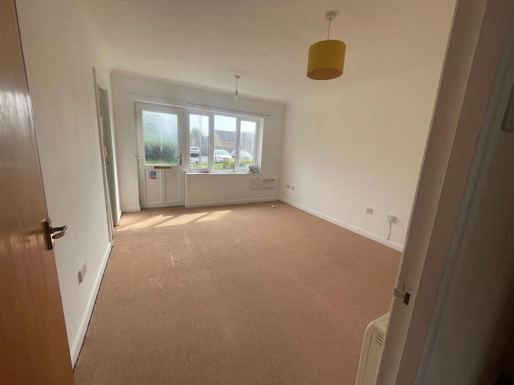 Property photo 2 of 6 Living Room