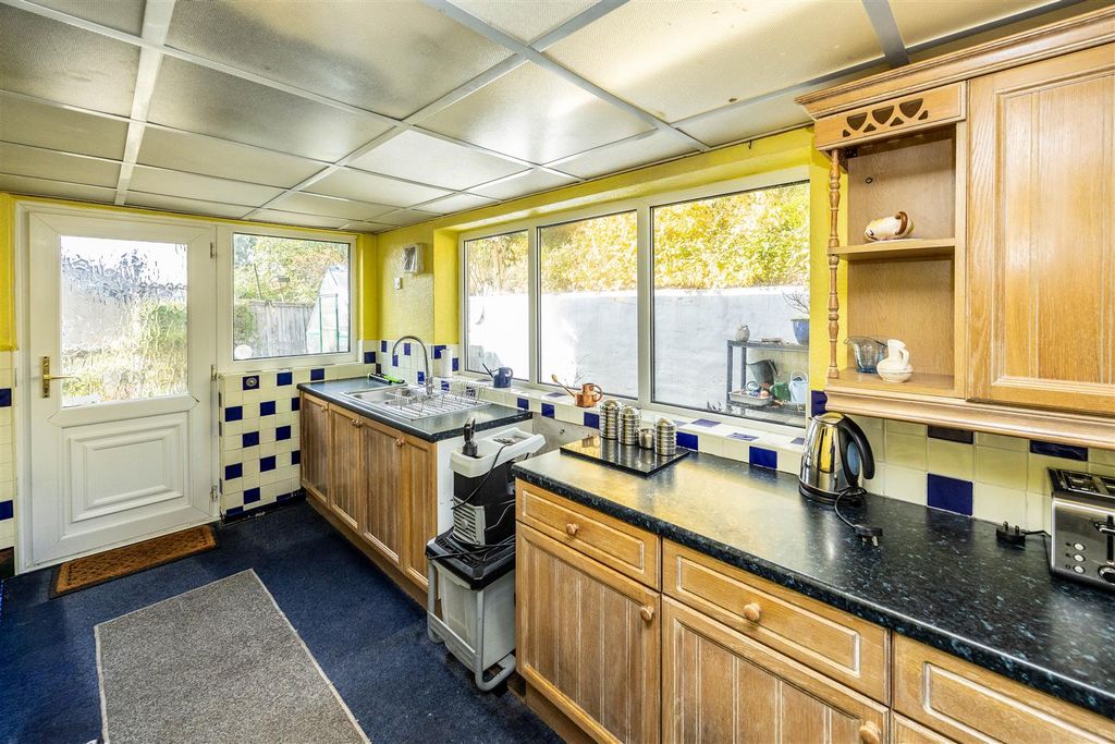 Property photo 3 of 37 509Brhudds-240925-1.Jpg