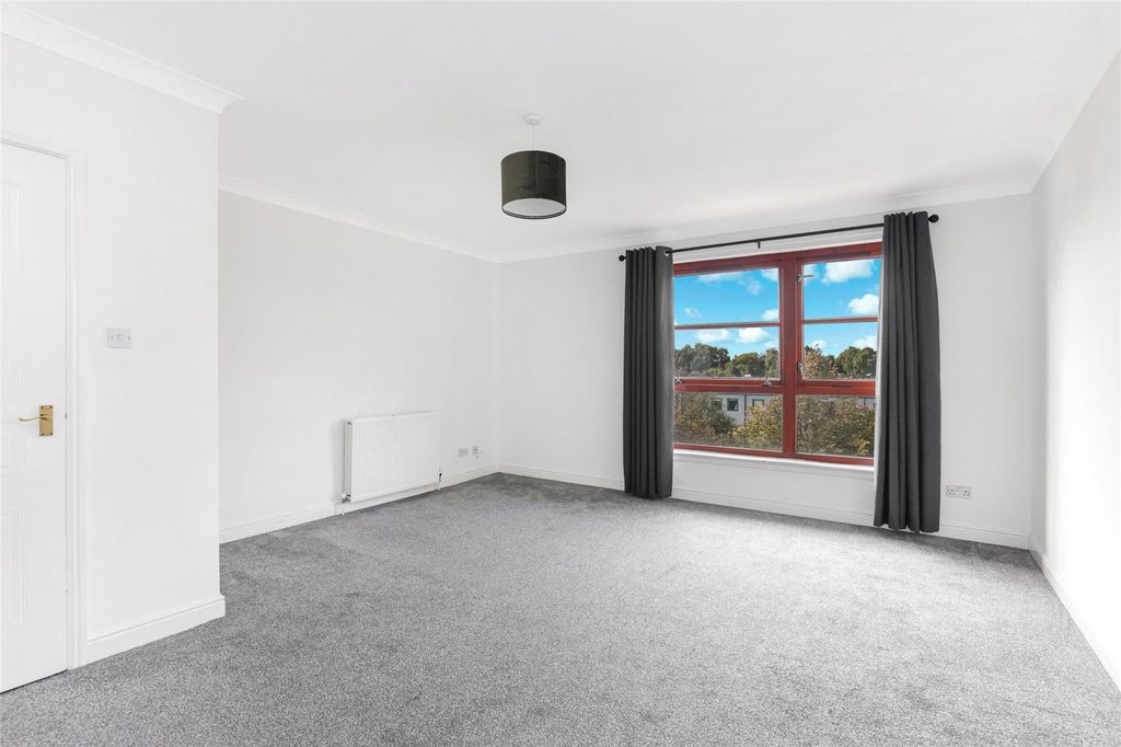 Property photo 2 of 16 Picture No. 03