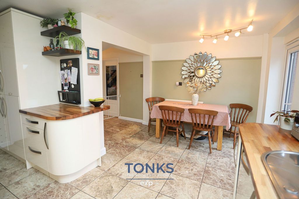 Property photo 3 of 24