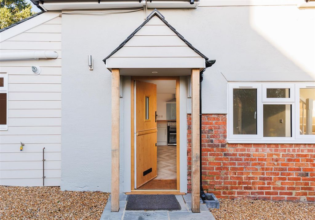 Property photo 1 of 34 Entrance