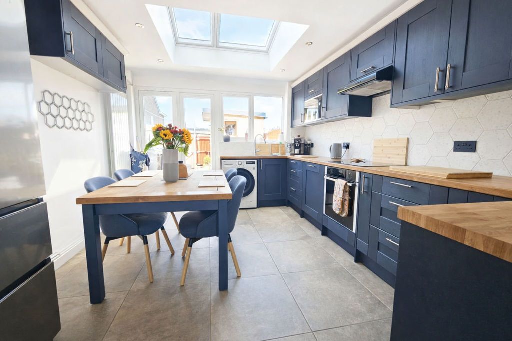 Property photo 3 of 12 Kitchen/Dining Room