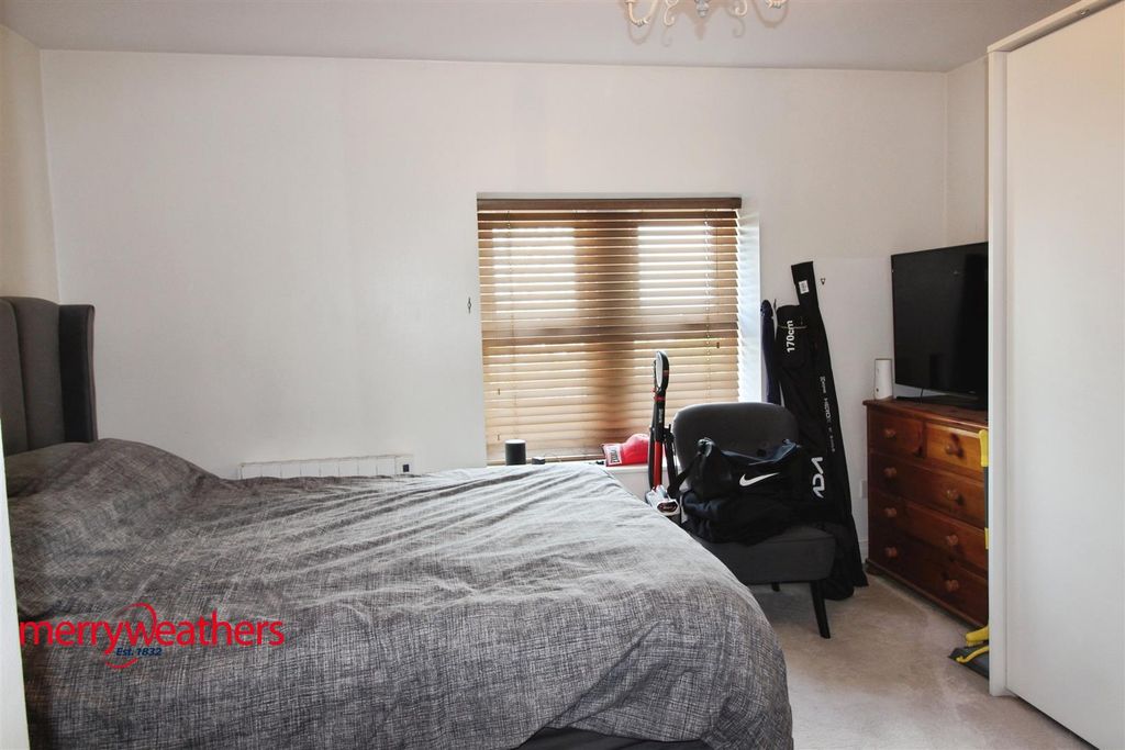 Property photo 3 of 11 Double Bedroom
