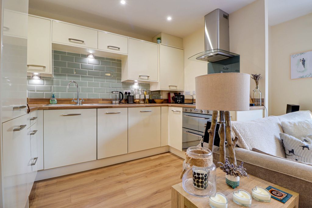 Property photo 3 of 14 Kitchen Area