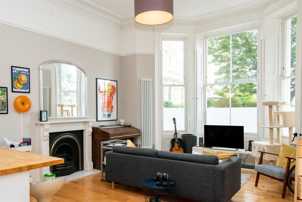 Property photo 1 of 14 Living Room