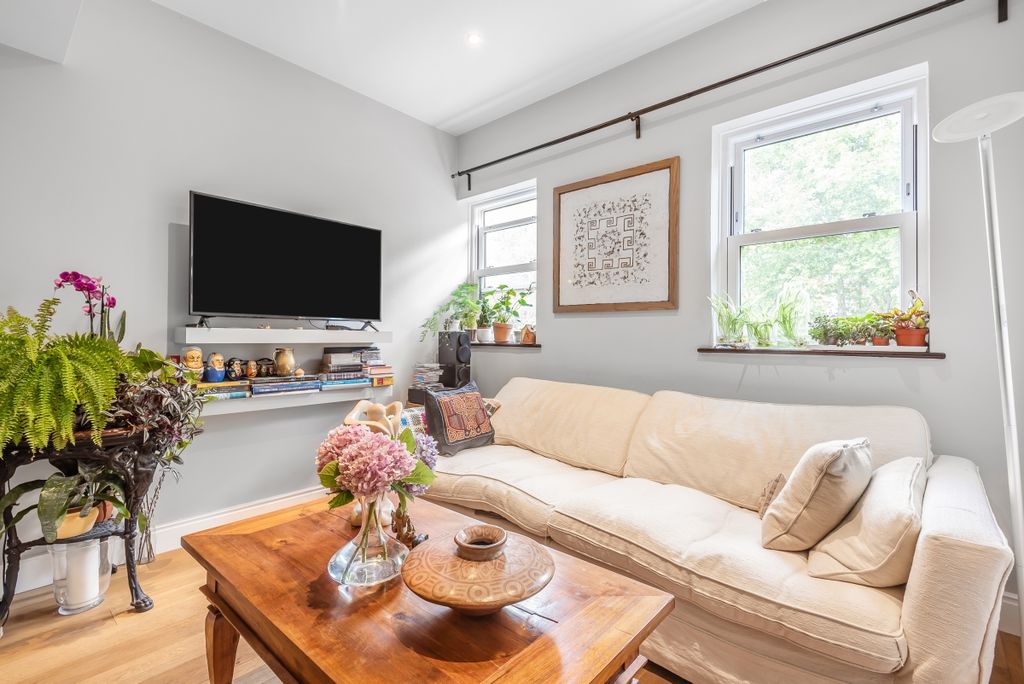 Property photo 1 of 18 886889 (2)