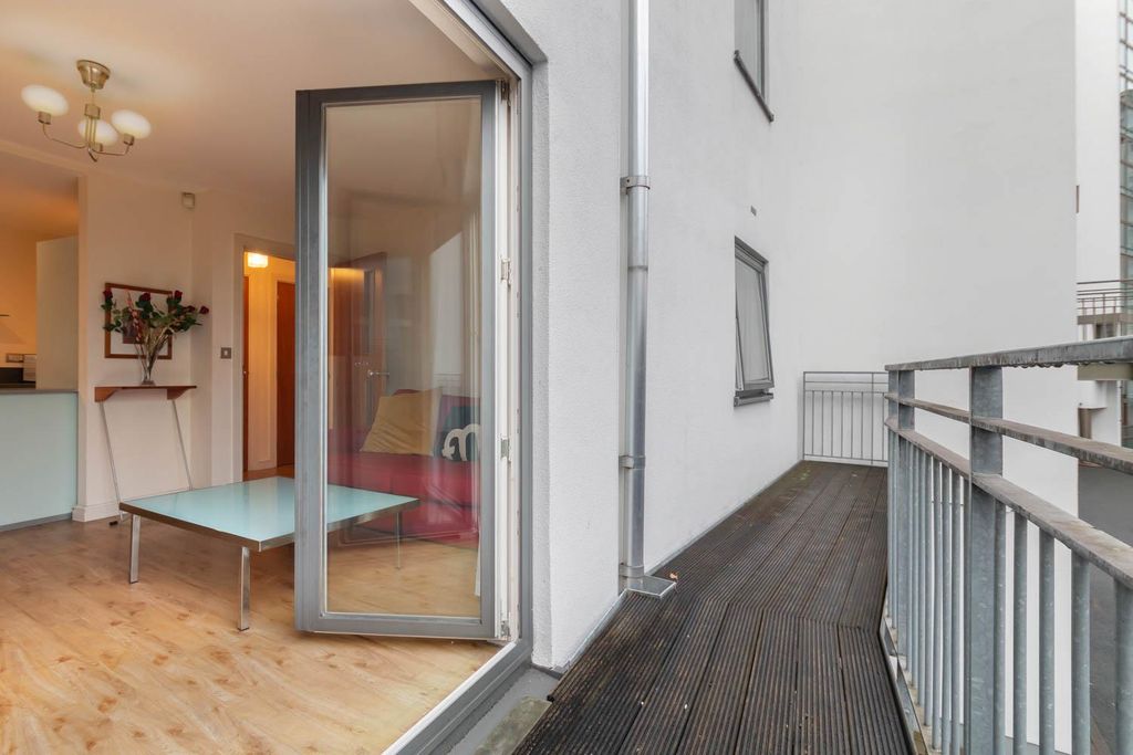 Property photo 3 of 9 Balcony