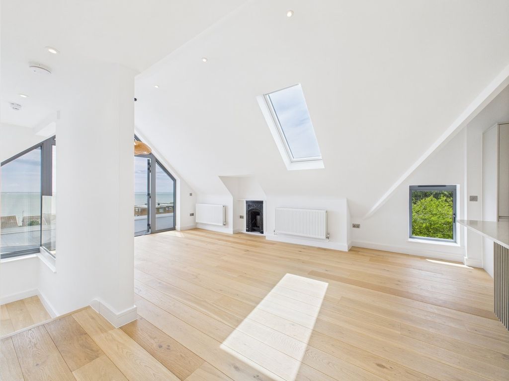 Property photo 2 of 32