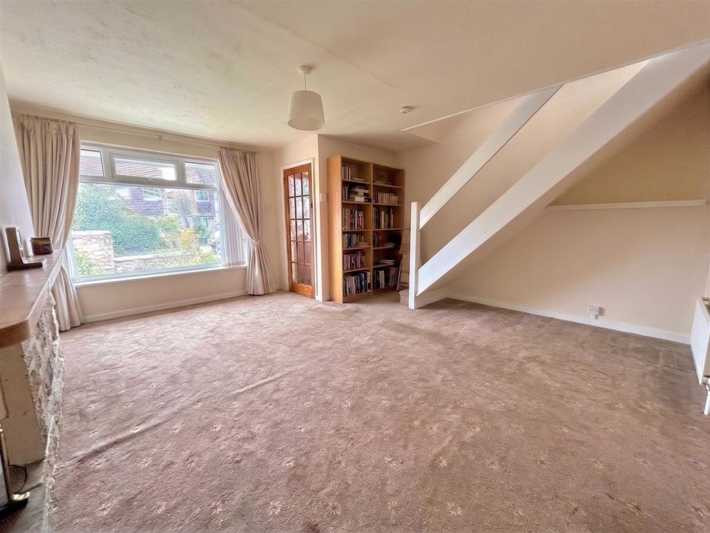 Property photo 2 of 16 Lounge
