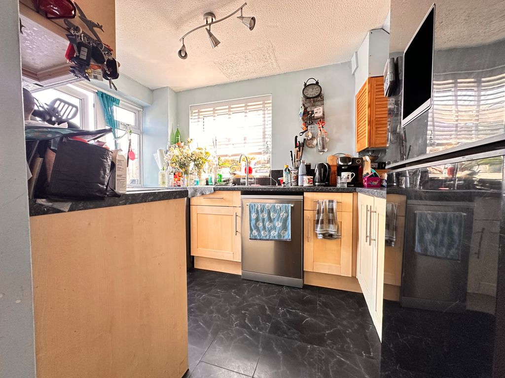 Property photo 3 of 4 Img_8145