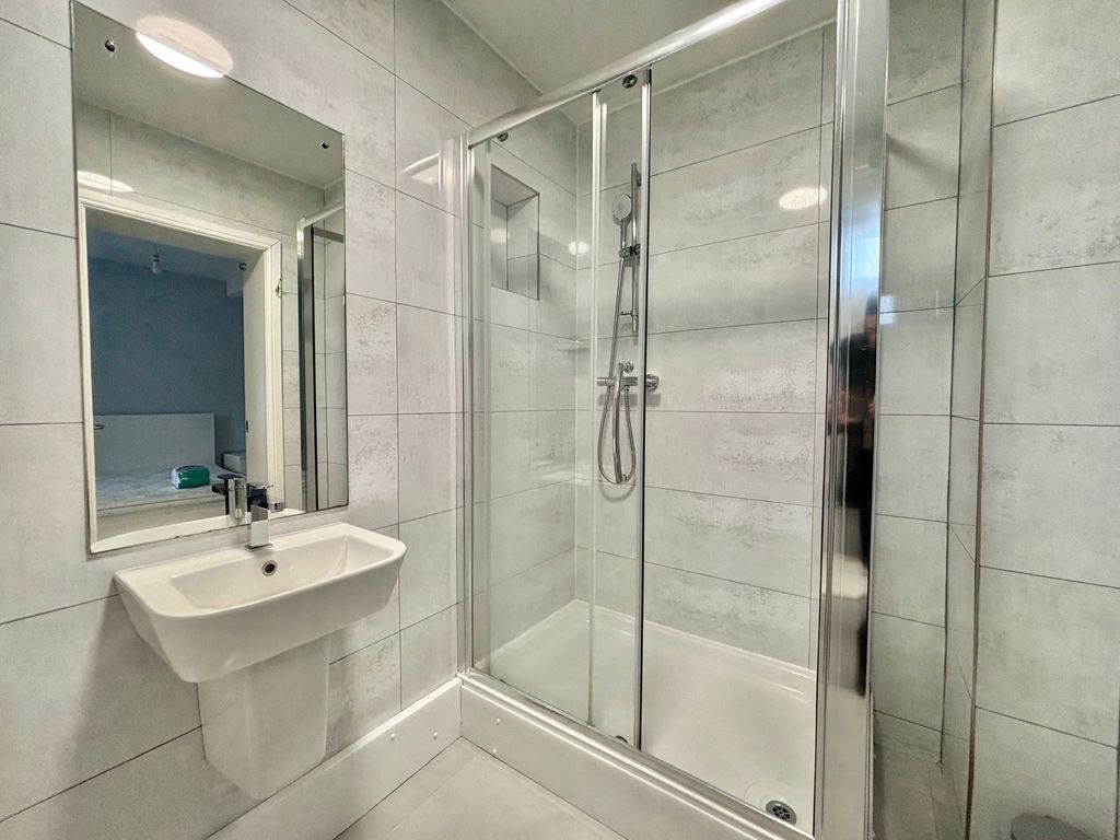 Property photo 1 of 9 Living Room