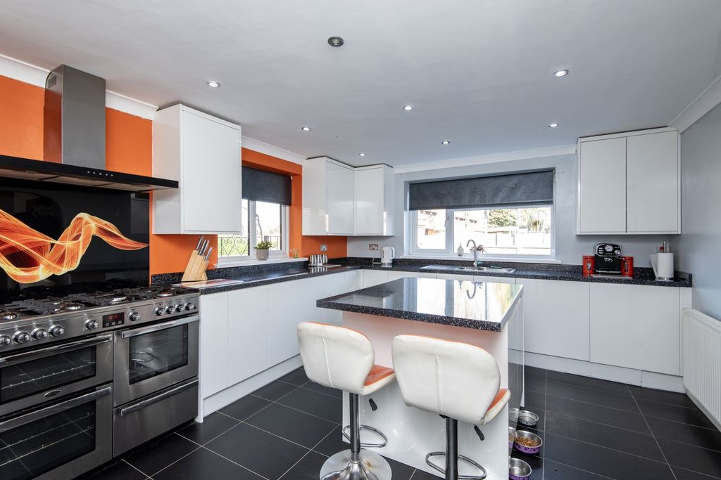 Property photo 3 of 20 3