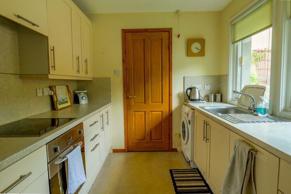 Property photo 2 of 39