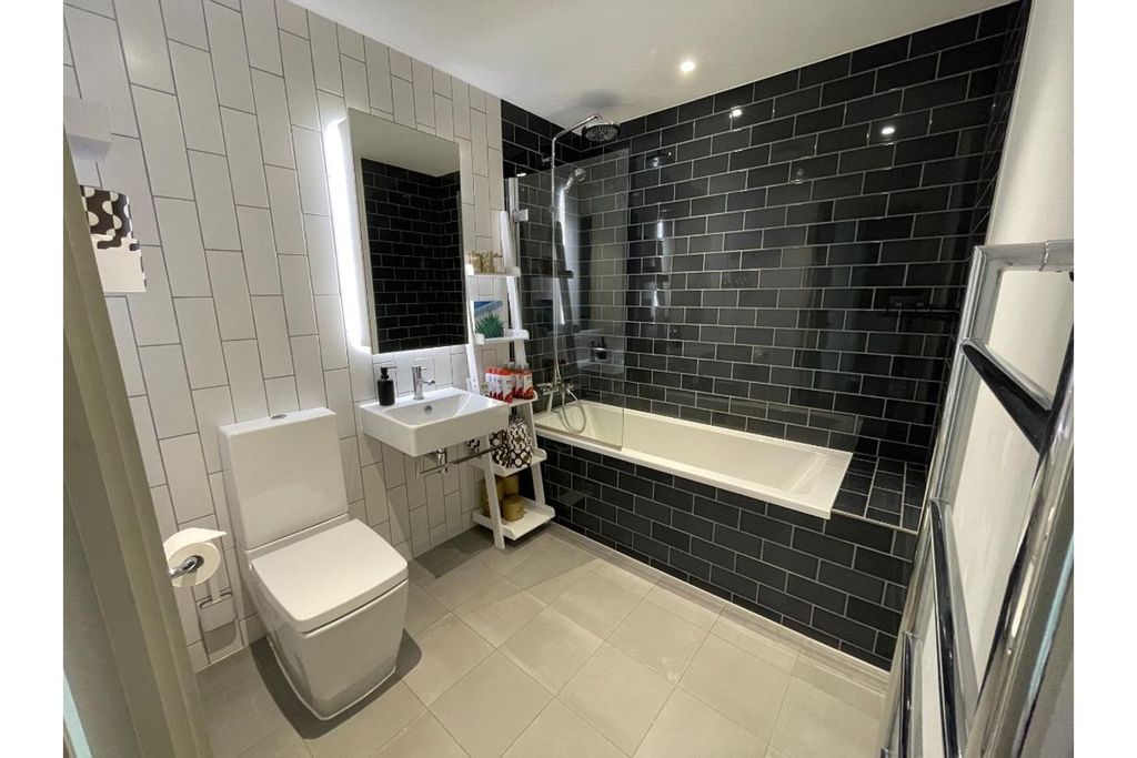Property photo 3 of 27 Bathroom