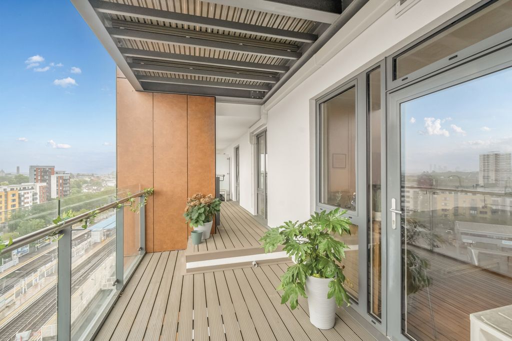 Property photo 3 of 17 Balcony