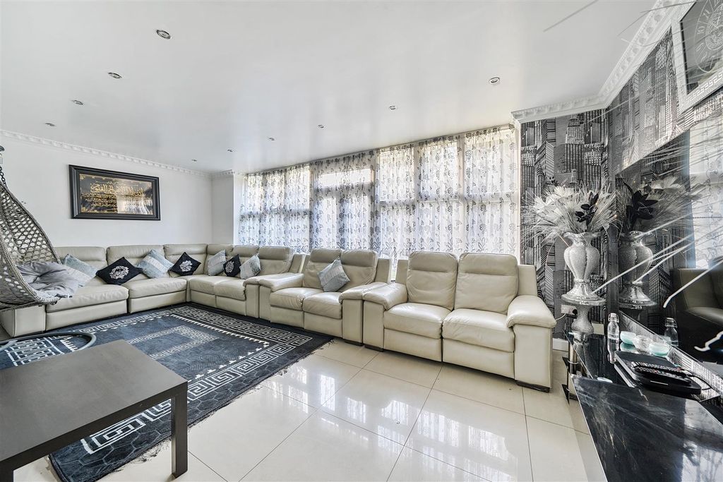 Property photo 3 of 13 Rear Reception Room.Jpg