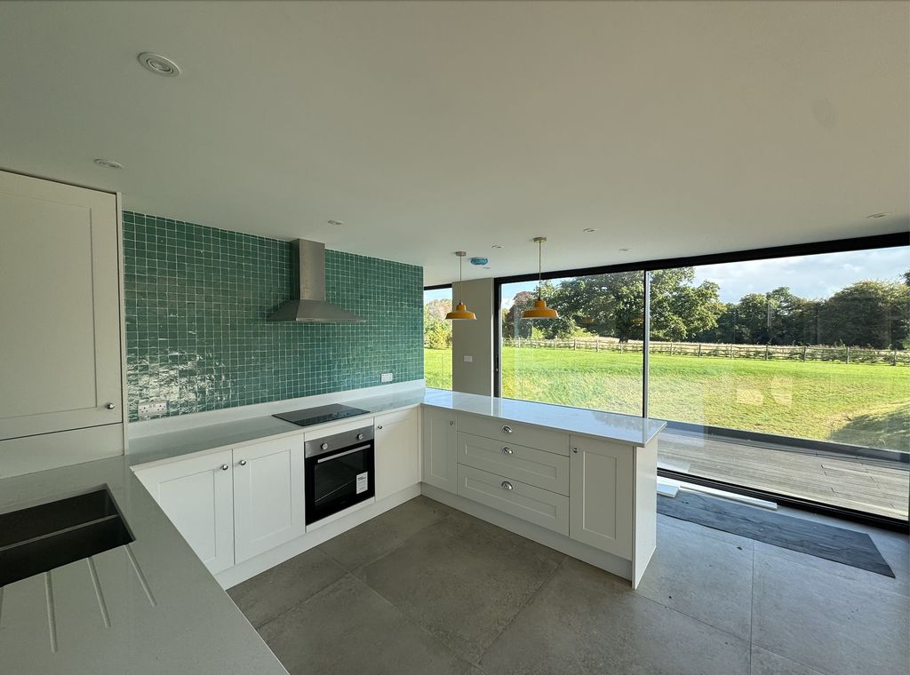 Additional image 6 of 4 bed property to rentPark Mews, Park Lane, Godden Green TN15