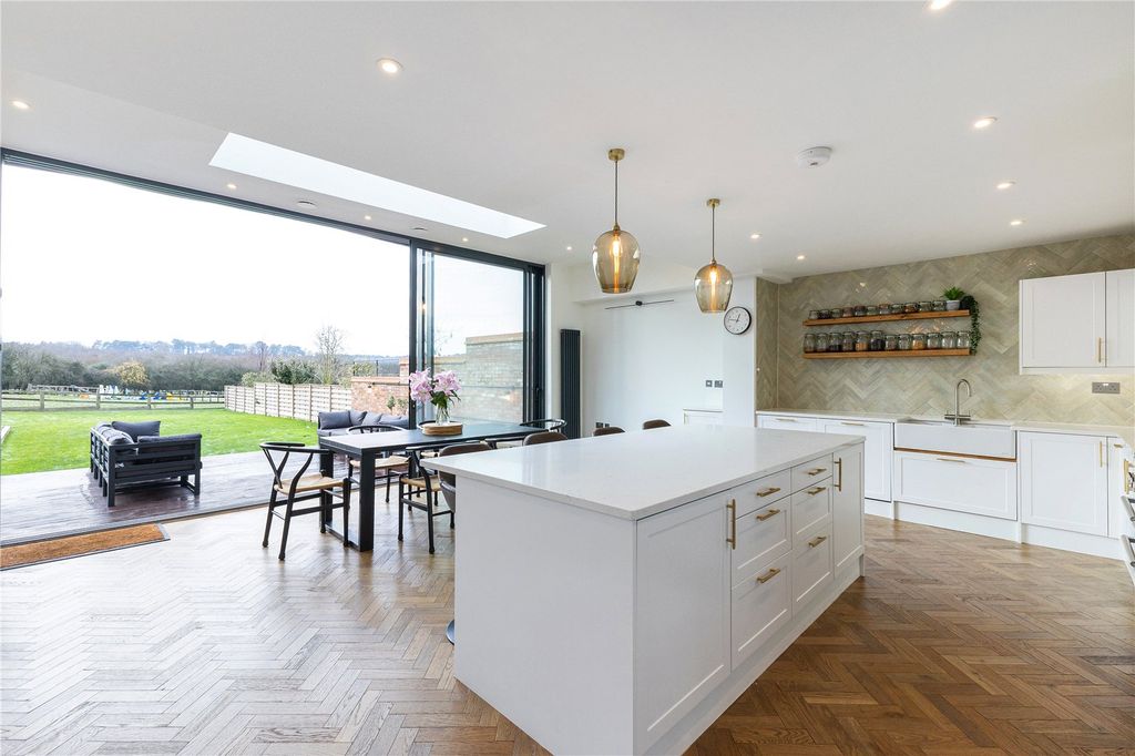 Property photo 2 of 17 Picture No. 04