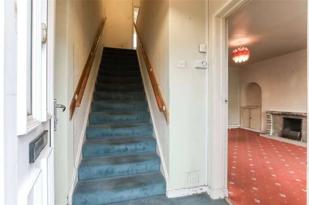 Property photo 2 of 24 Entrance Hall