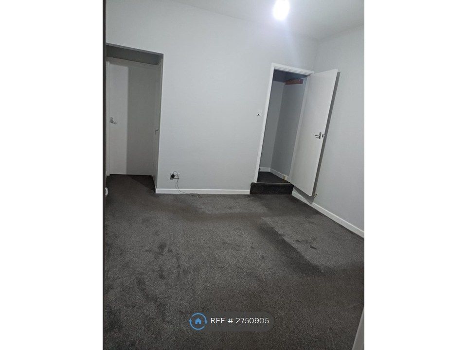 Property photo 2 of 9 Living Room