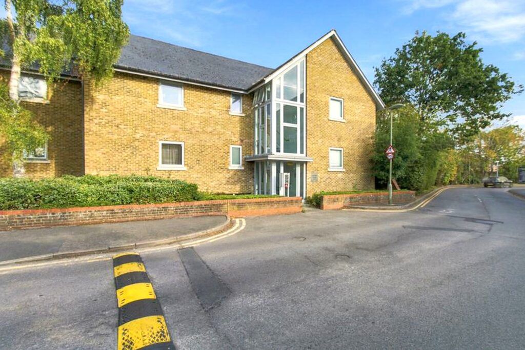 Property photo 1 of 12