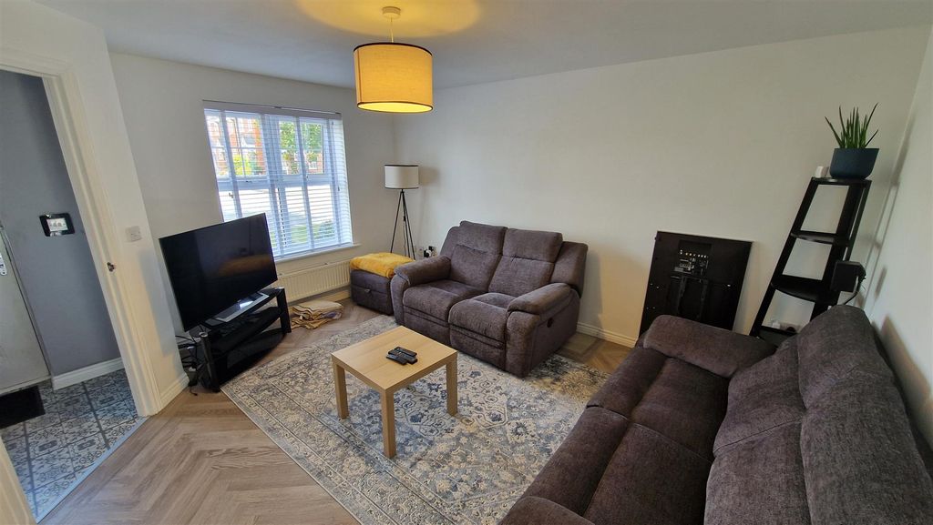 Property photo 2 of 12 Lounge