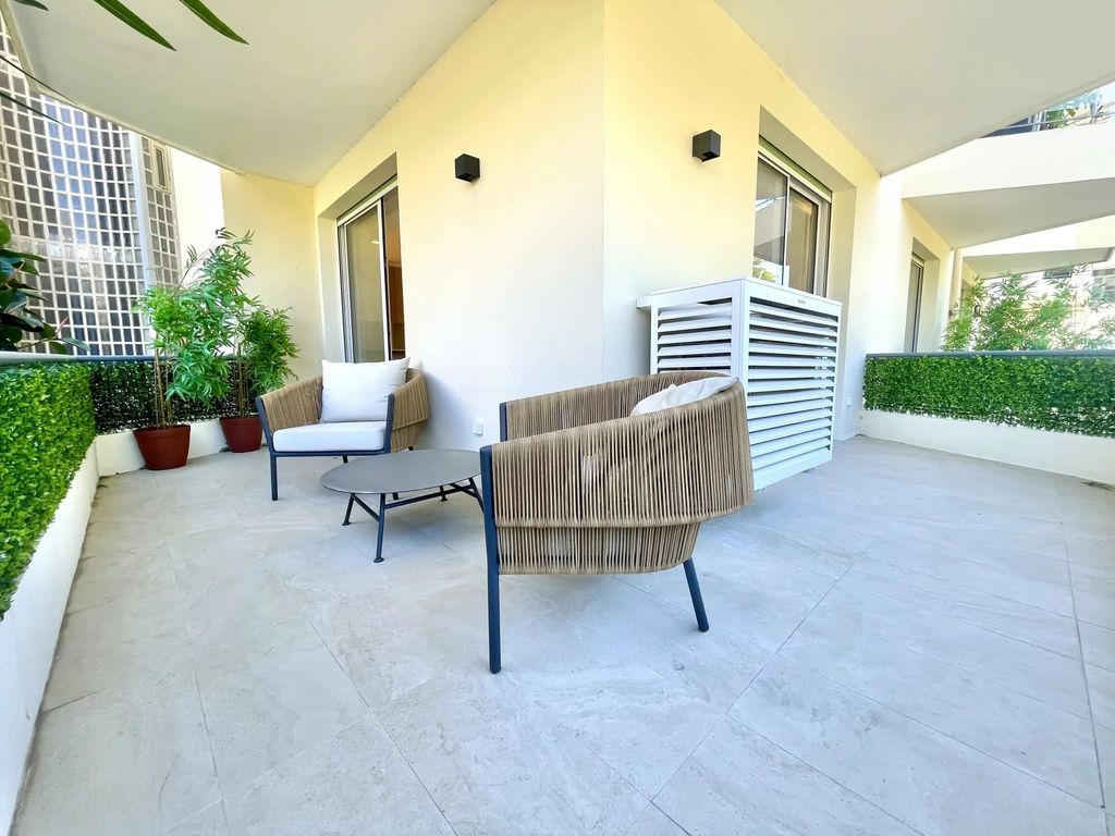 Property photo 1 of 14 Super 3-Room Apartment With Terrace