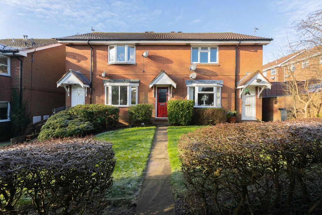 Property photo 1 of 8 Roper Walk-12.Jpg