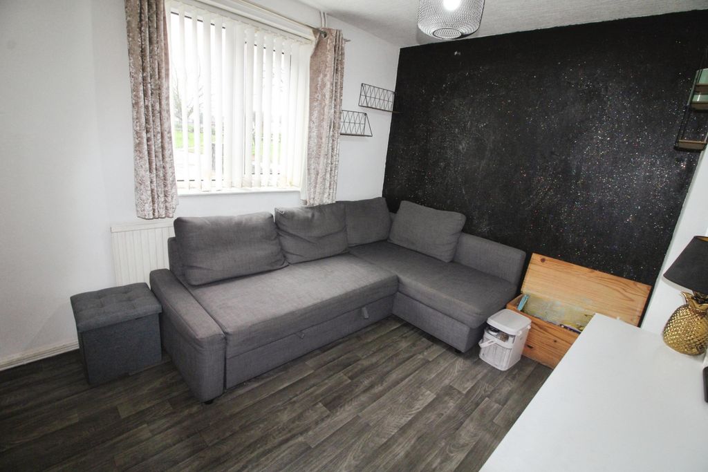 Property photo 3 of 22 Reception2.