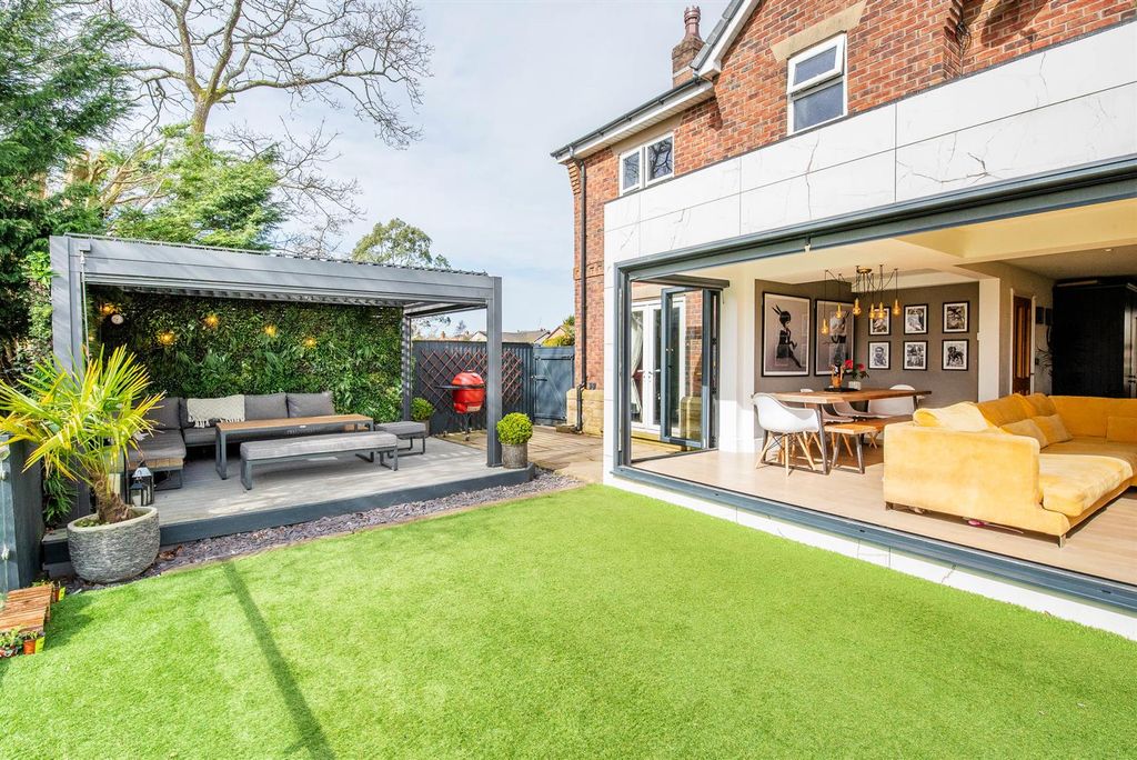 Property photo 2 of 39 Garden