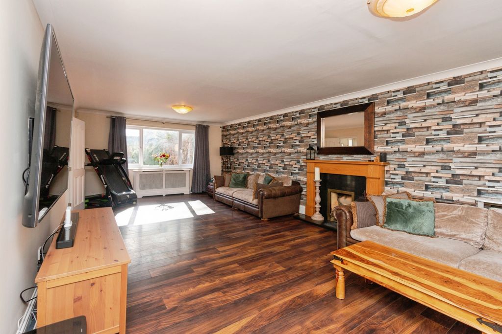 Property photo 3 of 23