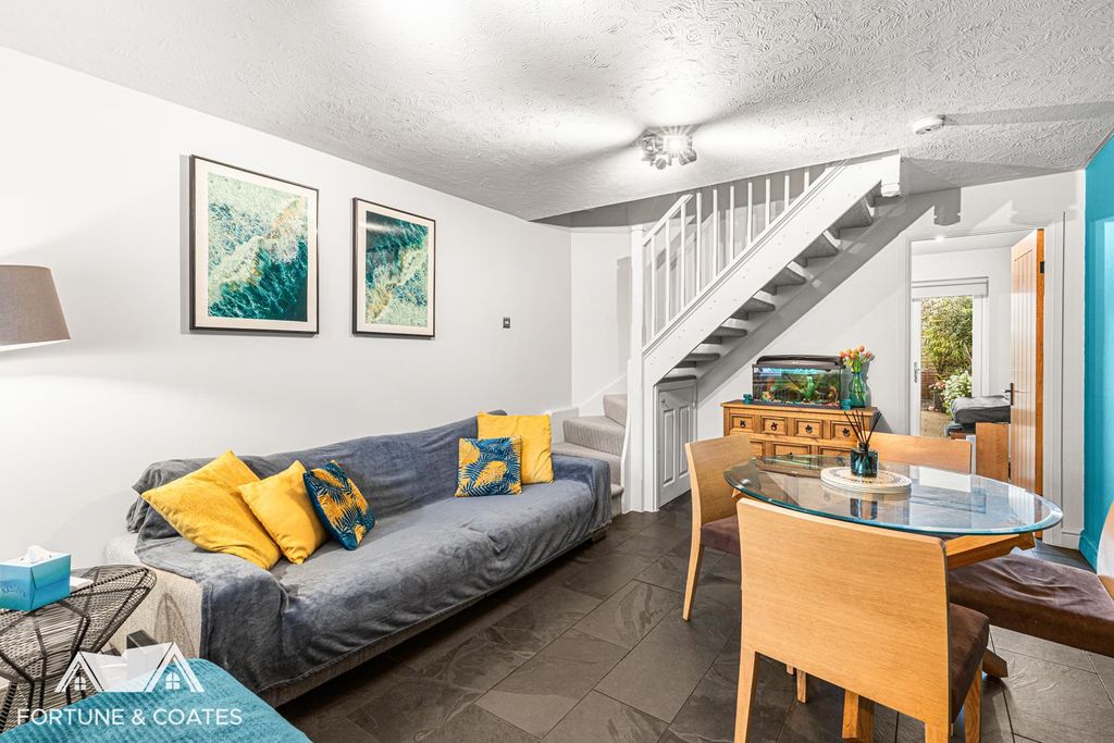 Property photo 2 of 13 Bentleydrive_20.Jpg