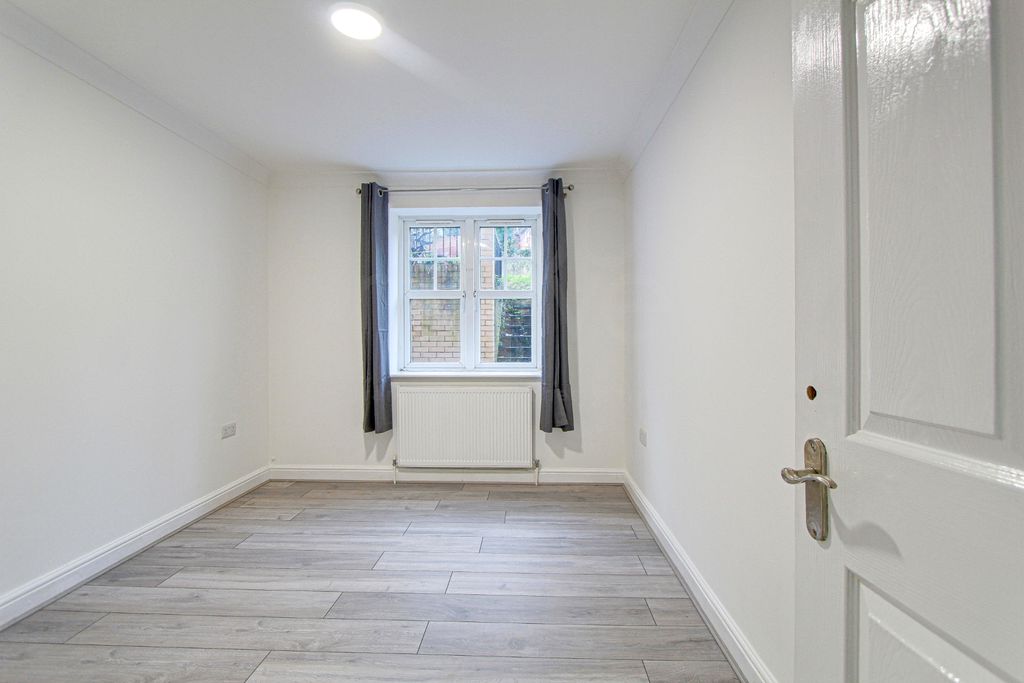 Property photo 3 of 7 Photo 1