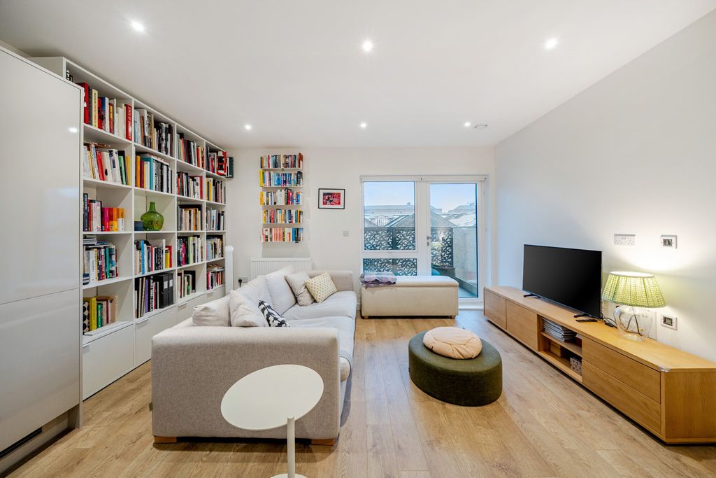 Property photo 2 of 16 Reception